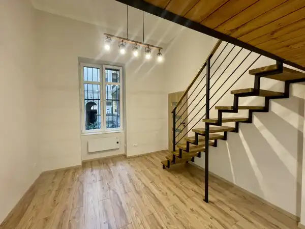 Eladó téglalakás, Budapest, VI. kerület 1 szoba 33 m² 61 M Ft