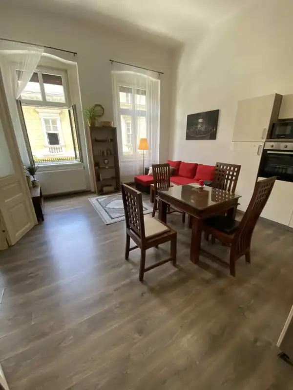 Eladó téglalakás, Budapest, VII. kerület 3 szoba 60 m² 81.9 M Ft