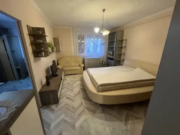 Eladó téglalakás, Dunaújváros 1+1 szoba 46 m² 22.4 M Ft