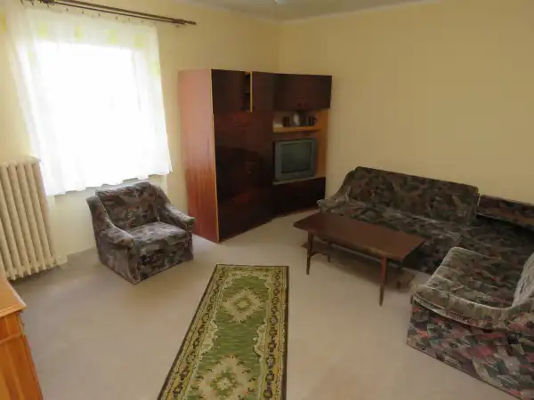 Eladó téglalakás, Dunaújváros 1 szoba 38 m² 27 M Ft