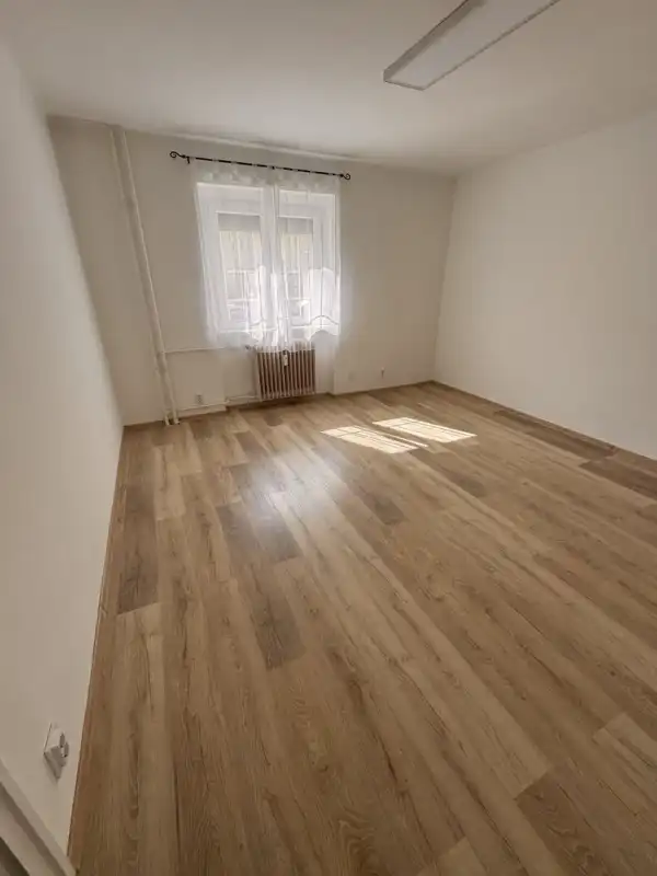 Eladó téglalakás, Dunaújváros 1 szoba 38 m² 25.9 M Ft