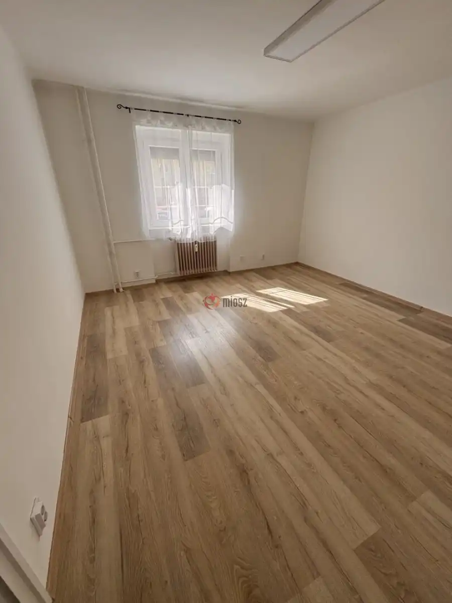 eladó téglalakás, Dunaújváros