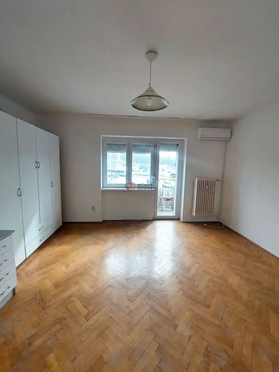 eladó téglalakás, Dunaújváros