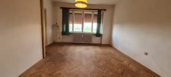 Eladó téglalakás, Dunaújváros 1+1 szoba 43 m² 17.5 M Ft