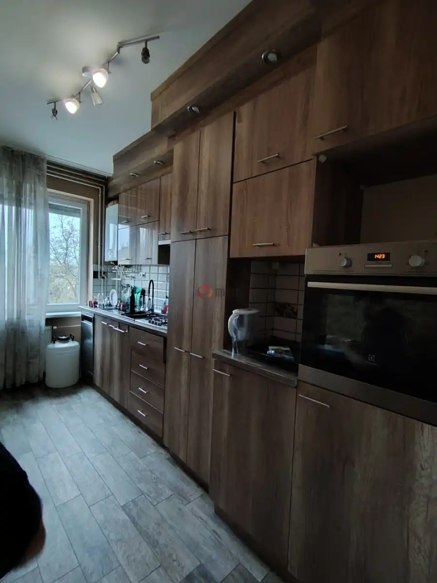 eladó téglalakás, Dunaújváros