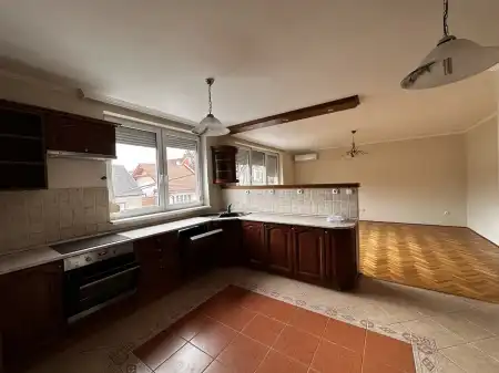 Eladó téglalakás, Eger 5 szoba 135 m² 96 M Ft