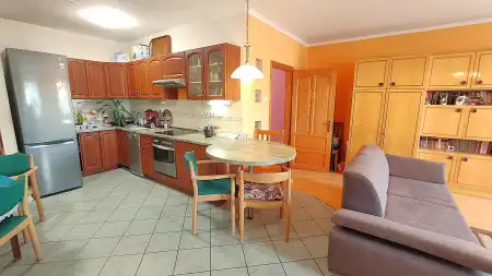 eladó téglalakás, Győr
