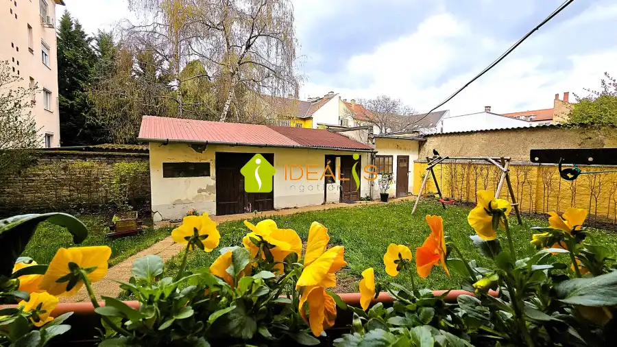 eladó téglalakás, Győr