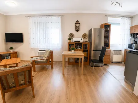 eladó téglalakás, Győr