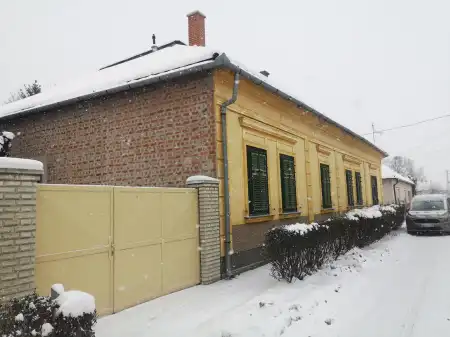 Eladó téglalakás, Gyula 3 szoba 110 m² 45.9 M Ft
