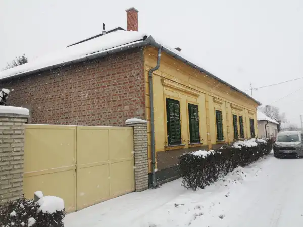 Eladó téglalakás, Gyula 3 szoba 110 m² 45.9 M Ft