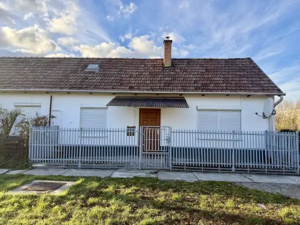 Eladó téglalakás, Komárom 1 szoba 41 m² 35 M Ft