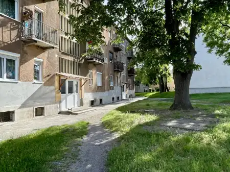 eladó téglalakás, Oroszlány