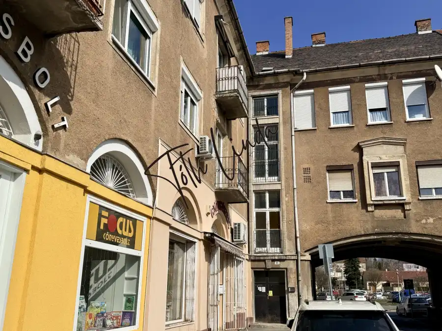 eladó téglalakás, Oroszlány