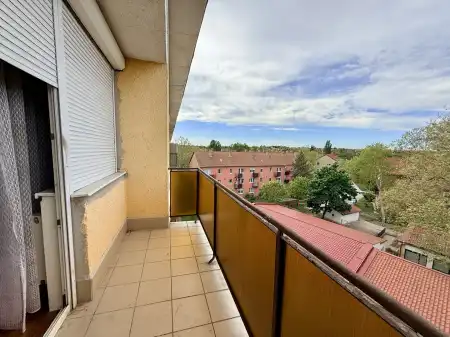 eladó téglalakás, Oroszlány