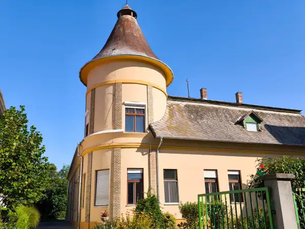 Eladó téglalakás, Paks 3+1 szoba 130 m² 69.9 M Ft