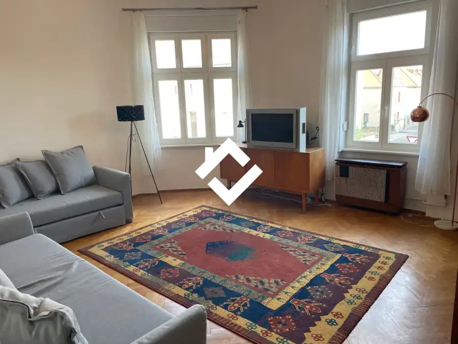 eladó téglalakás, Pécs