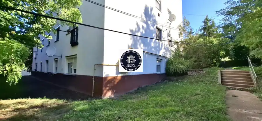 eladó téglalakás, Petőfibánya