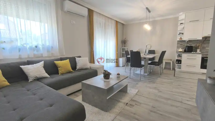 eladó téglalakás, Szeged