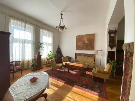 eladó téglalakás, Vác