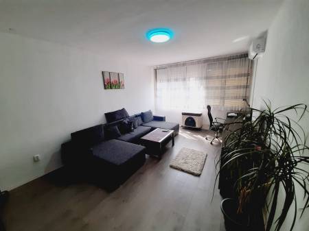 eladó téglalakás, Vác