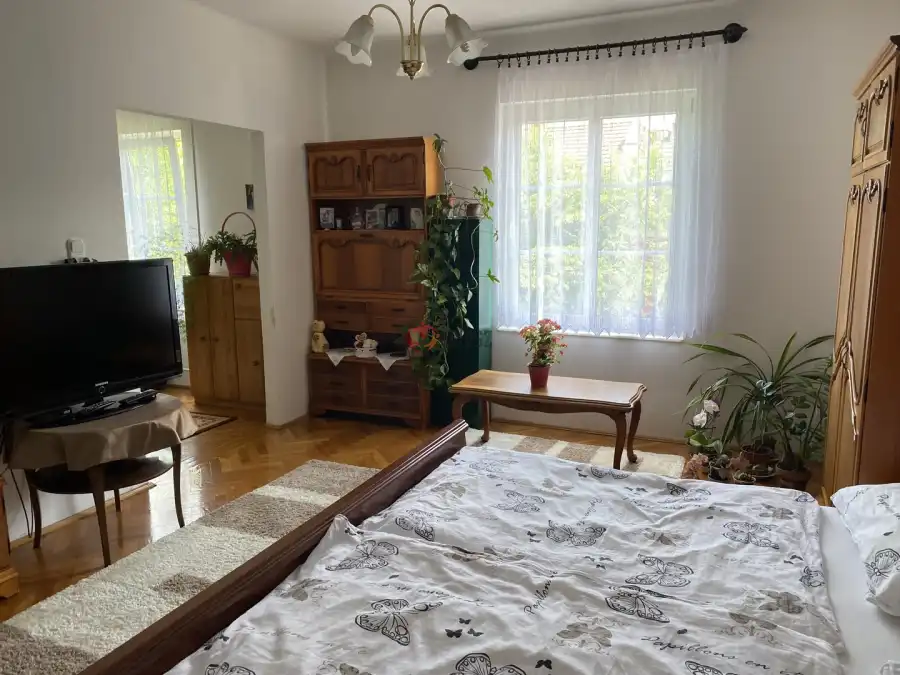 eladó téglalakás, Vác