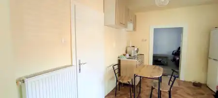 eladó téglalakás, Vác
