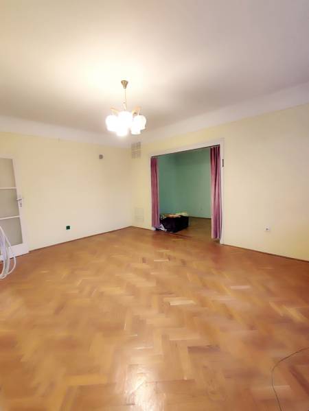 eladó téglalakás, Vác