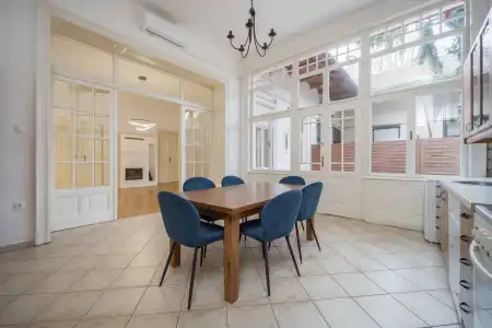 eladó téglalakás, Vác