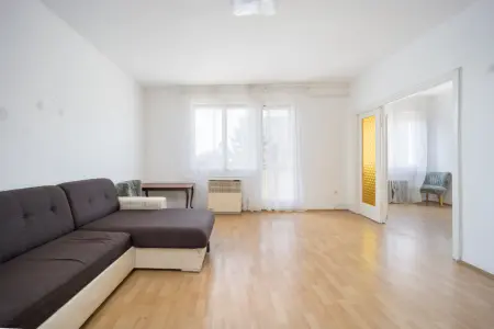 eladó téglalakás, Vác