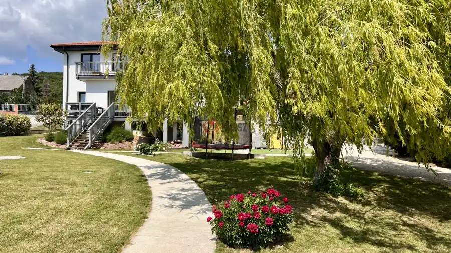 eladó új építésű családi ház, Balatonfüred