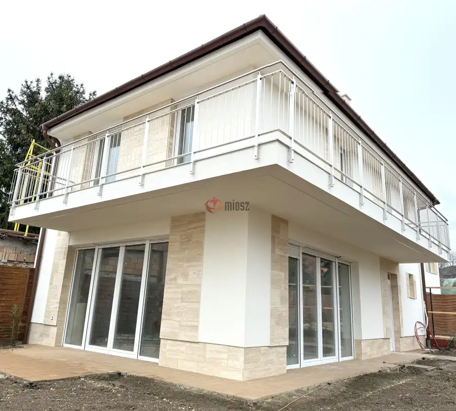 eladó új építésű családi ház, Budaörs