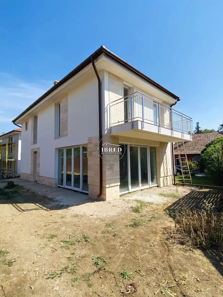 eladó új építésű családi ház, Budaörs