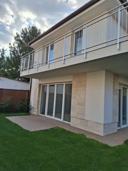 eladó új építésű családi ház, Budaörs