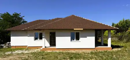 eladó új építésű családi ház, Erdőkertes