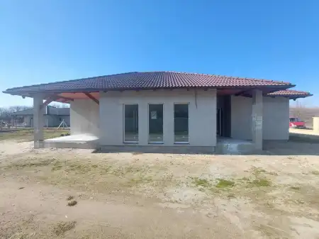 eladó új építésű családi ház, Kiskunlacháza