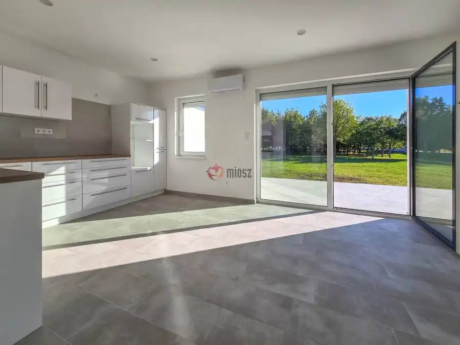 eladó új építésű családi ház, Lövő