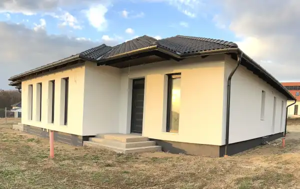 Eladó új építésű családi ház, Nagytarcsa 8 szoba 219 m² 214.9 M Ft
