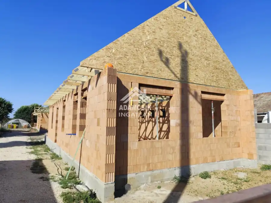 eladó új építésű családi ház, Újhartyán