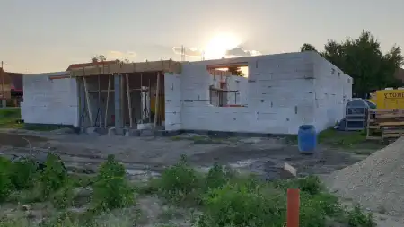 eladó új építésű házrész, Vecsés