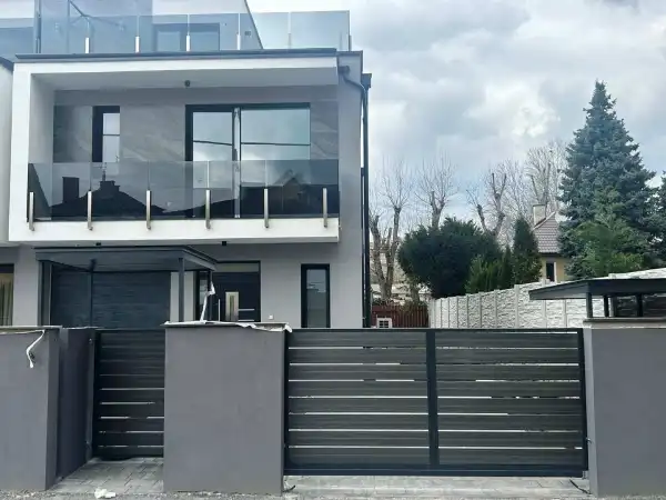 Eladó új építésű ikerház, Budapest, XIV. kerület 5 szoba 167 m² 189.9 M Ft