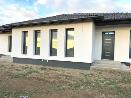 eladó új építésű ikerház, Nagytarcsa