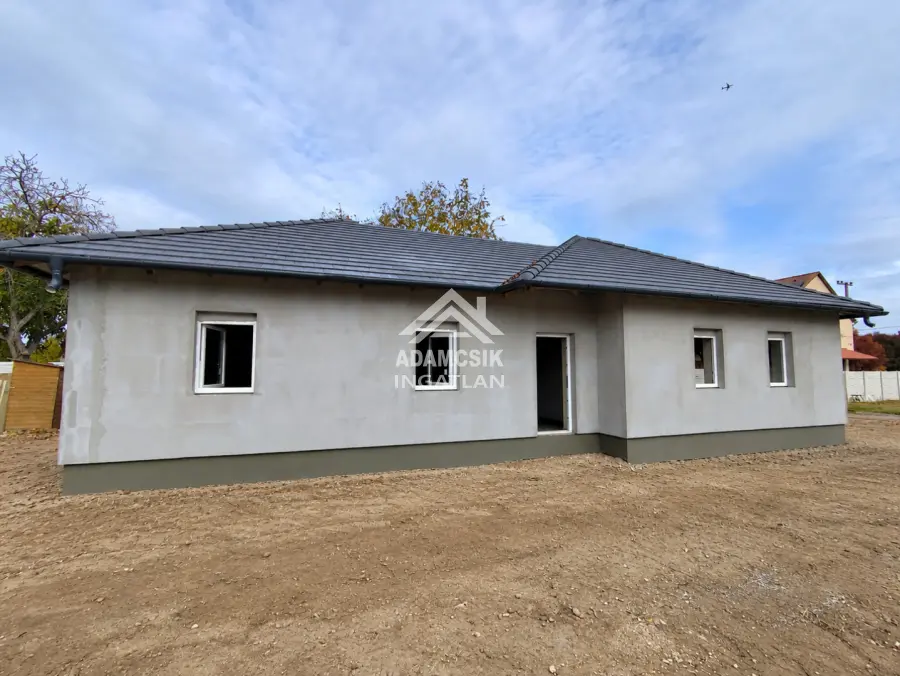 eladó új építésű ikerház, Újhartyán