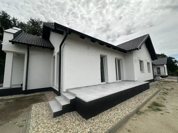 Eladó új építésű ikerház, Velence 4 szoba 125 M Ft