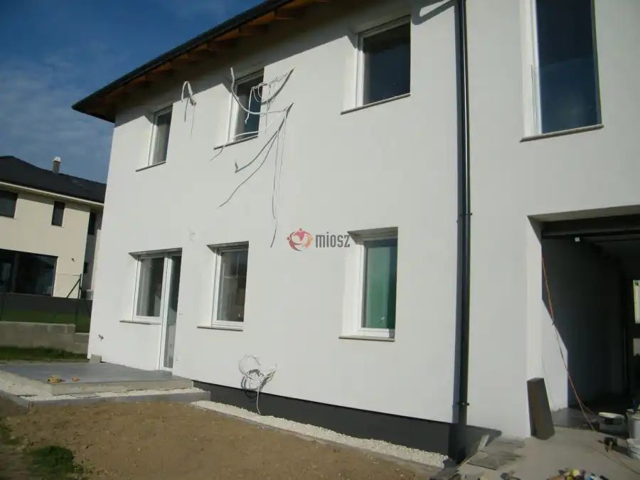 eladó új építésű sorház, Herceghalom