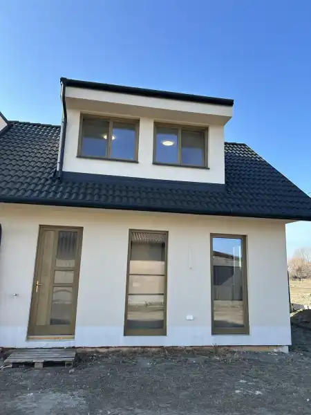 eladó új építésű sorház, Tura