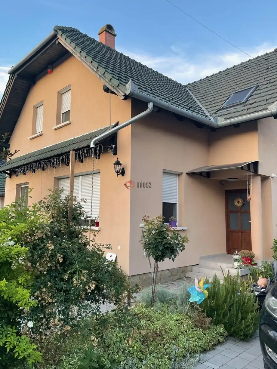 eladó újszerű családi ház, Albertirsa