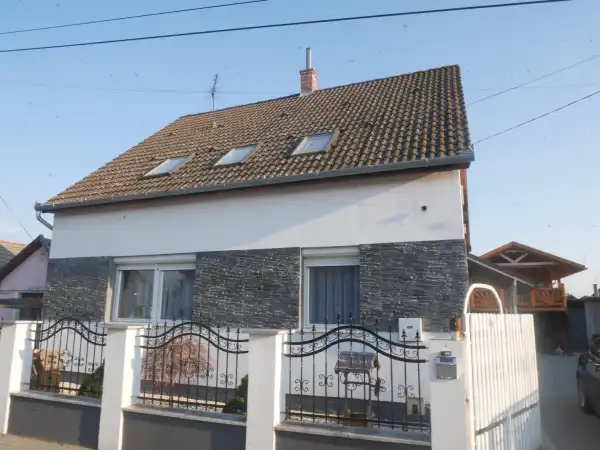 Eladó újszerű családi ház, Albertirsa 6 szoba 118 m² 73.5 M Ft