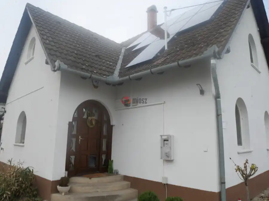 eladó újszerű családi ház, Albertirsa