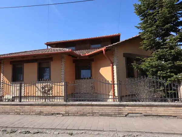 Eladó újszerű családi ház, Albertirsa 2 szoba 127 m² 130 M Ft